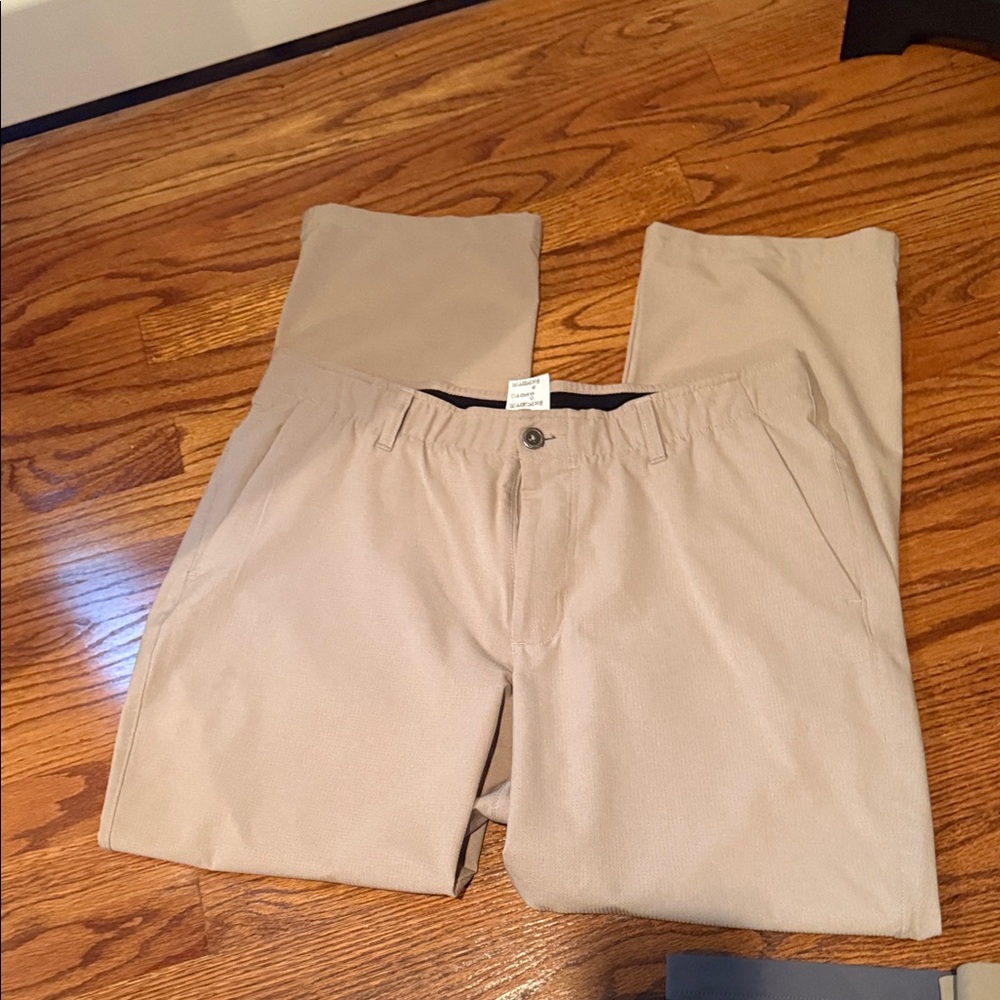 Under Armour Men's Light Khaki Golf Pant 38x32 - Picture 3 of 3